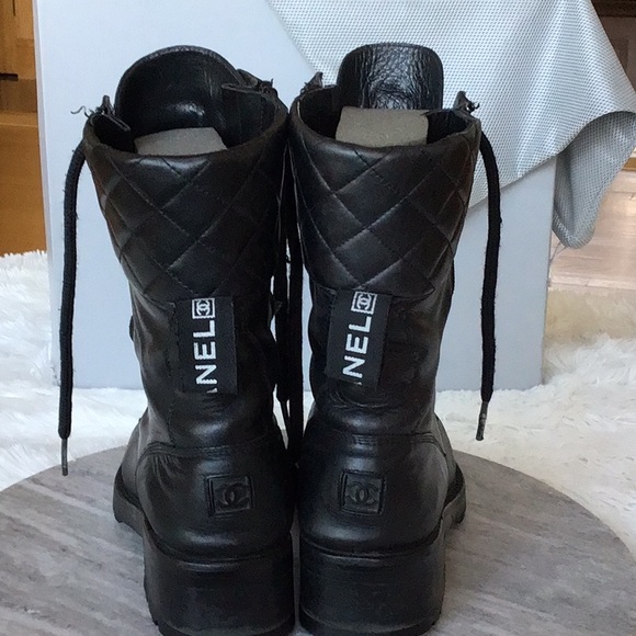 CHANEL VINTAGE BLACK LEATHER LACE UP COMBAT BOOTS. SIZE 38 ( US SIZE 8 ). - Picture 7 of 13